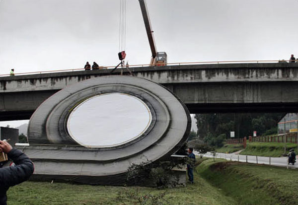 loop-looping-outdoor-ambient-marketing-bogota-alternatif-affichage-colombie-HotWheels-3.jpg